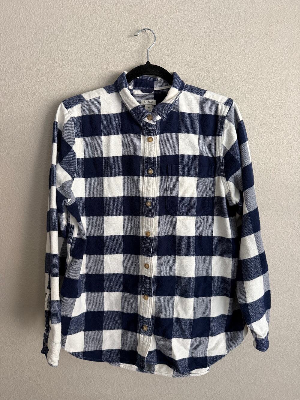 L.L Bean Women’s Sz M Plaid Button Down Shirt Long Sleeve Navy White Check
